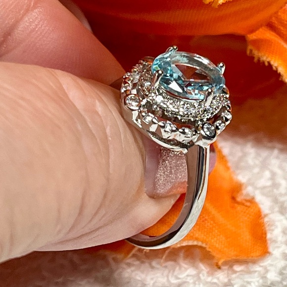 🦋Stunning silver and blue aquamarine halo right hand ring -NWOT-amazing - Picture 3 of 11